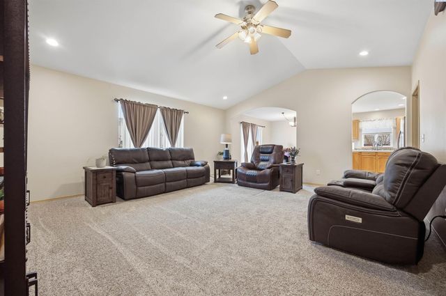 6302 Osburn Ct, West Richland, WA 99353