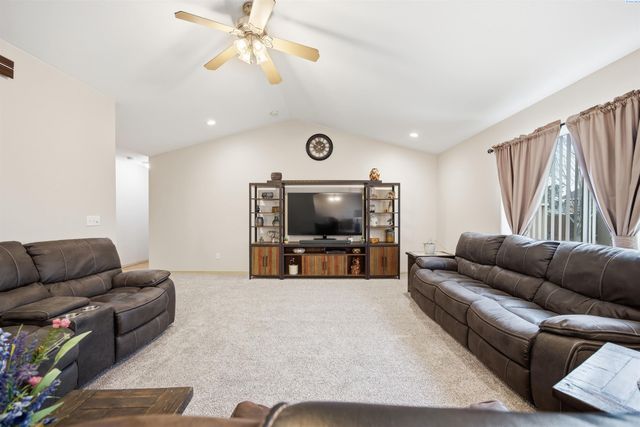 6302 Osburn Ct, West Richland, WA 99353