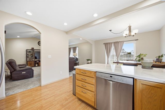 6302 Osburn Ct, West Richland, WA 99353