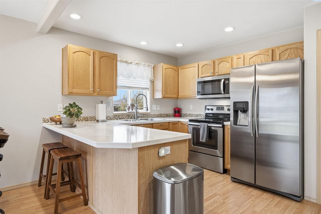 6302 Osburn Ct, West Richland, WA 99353