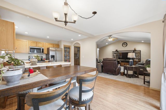 6302 Osburn Ct, West Richland, WA 99353