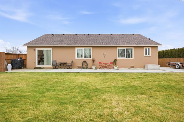 6302 Osburn Ct, West Richland, WA 99353