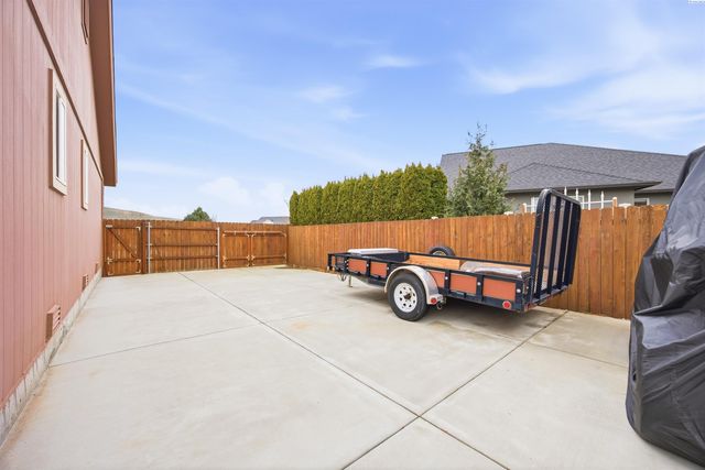 6302 Osburn Ct, West Richland, WA 99353