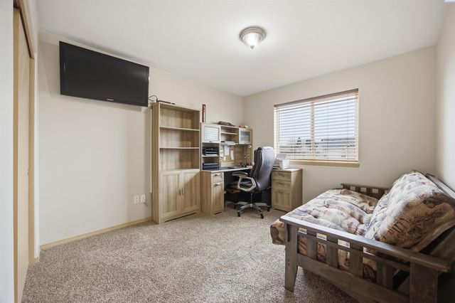 6302 Osburn Ct, West Richland, WA 99353