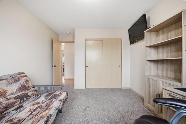 6302 Osburn Ct, West Richland, WA 99353