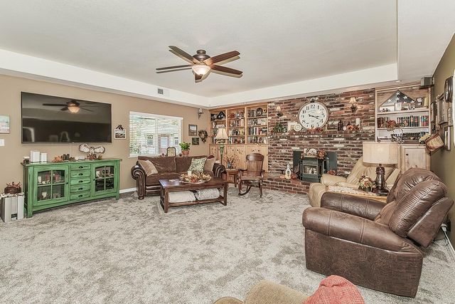 6076 N Spalding Avenue, Fresno, CA 93710