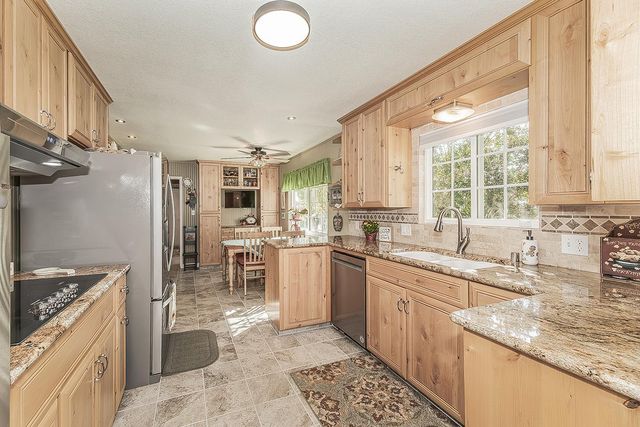 6076 N Spalding Avenue, Fresno, CA 93710