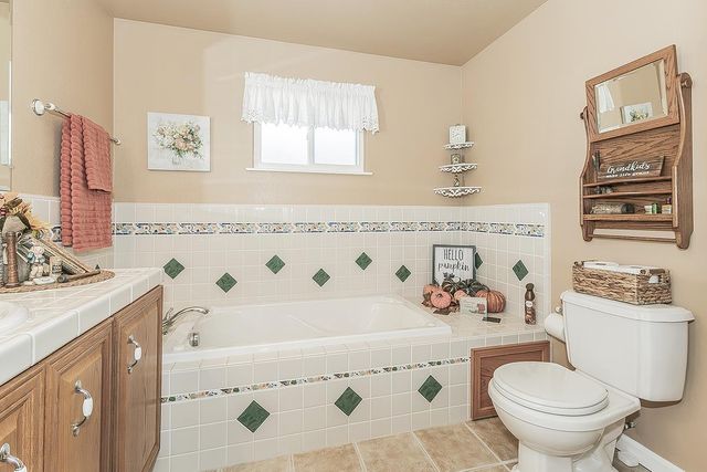 6076 N Spalding Avenue, Fresno, CA 93710