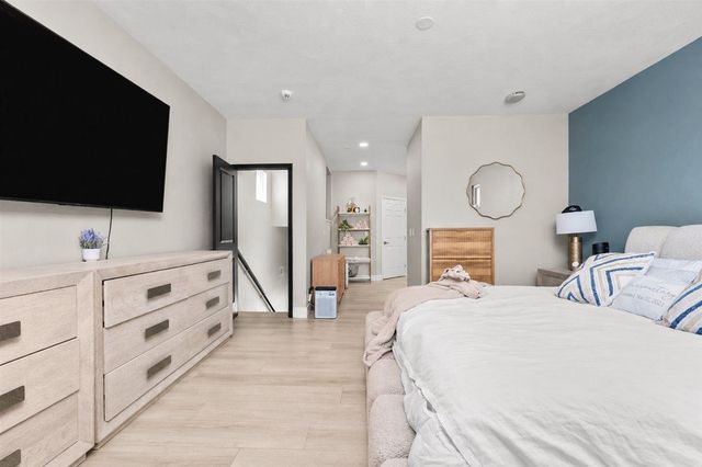 770 Mulholand Dr, Ripon, CA 95366