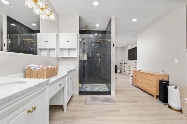 770 Mulholand Dr, Ripon, CA 95366