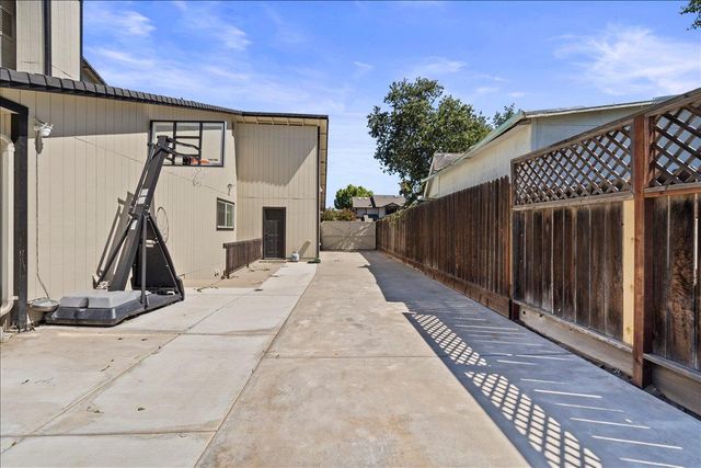 770 Mulholand Dr, Ripon, CA 95366