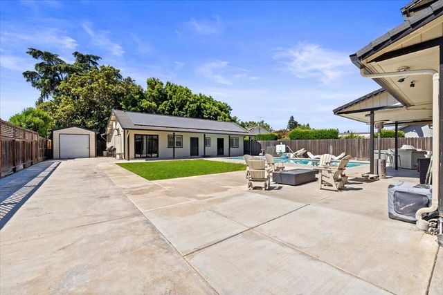 770 Mulholand Dr, Ripon, CA 95366