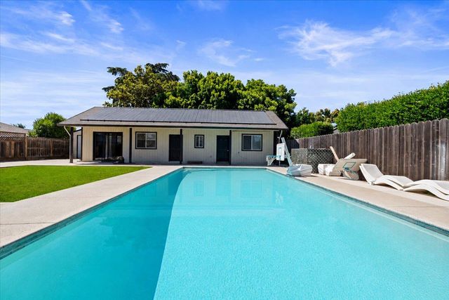 770 Mulholand Dr, Ripon, CA 95366
