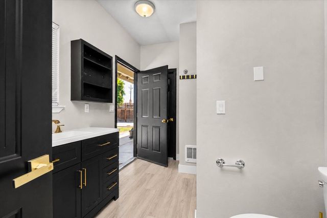 770 Mulholand Dr, Ripon, CA 95366