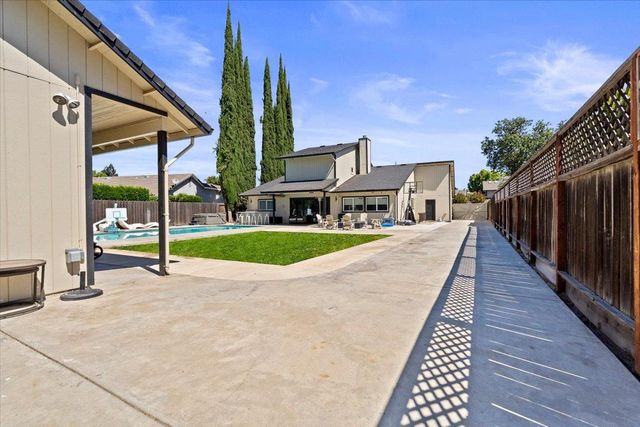 770 Mulholand Dr, Ripon, CA 95366