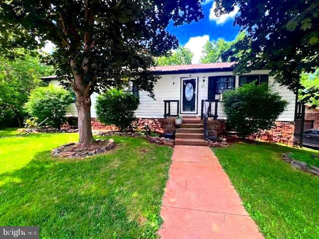 21 HEIGHTS CT, Abbottstown, PA 17301