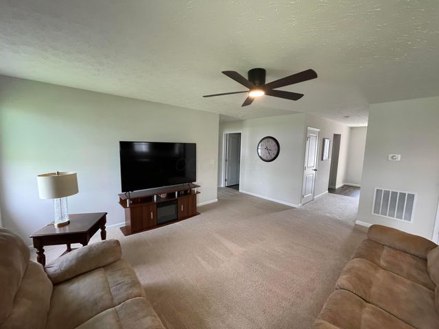 1958 Lake Crest Drive, Grove City, OH 43123