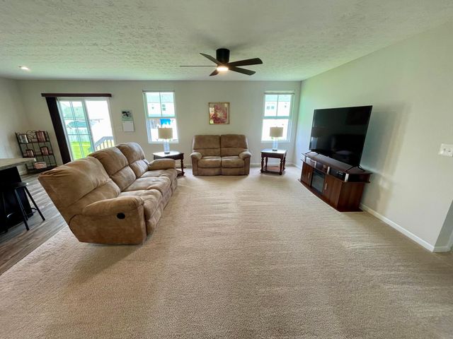 1958 Lake Crest Drive, Grove City, OH 43123