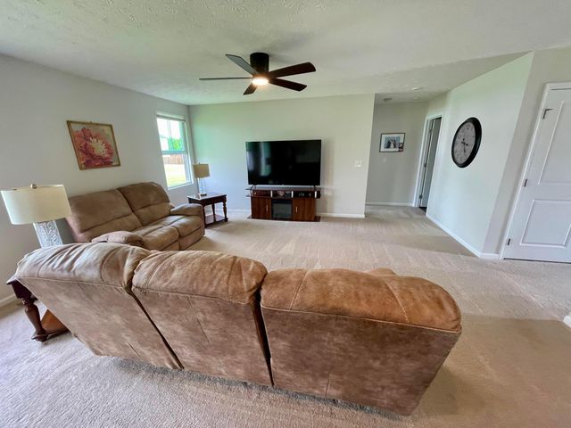 1958 Lake Crest Drive, Grove City, OH 43123