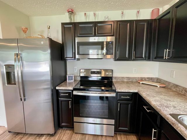 1958 Lake Crest Drive, Grove City, OH 43123