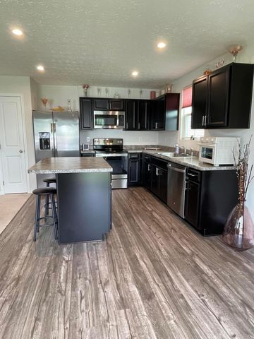 1958 Lake Crest Drive, Grove City, OH 43123