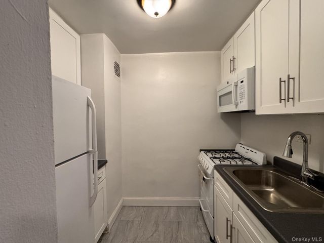 62-59 108th Street 3S, Forest Hills, NY 11375