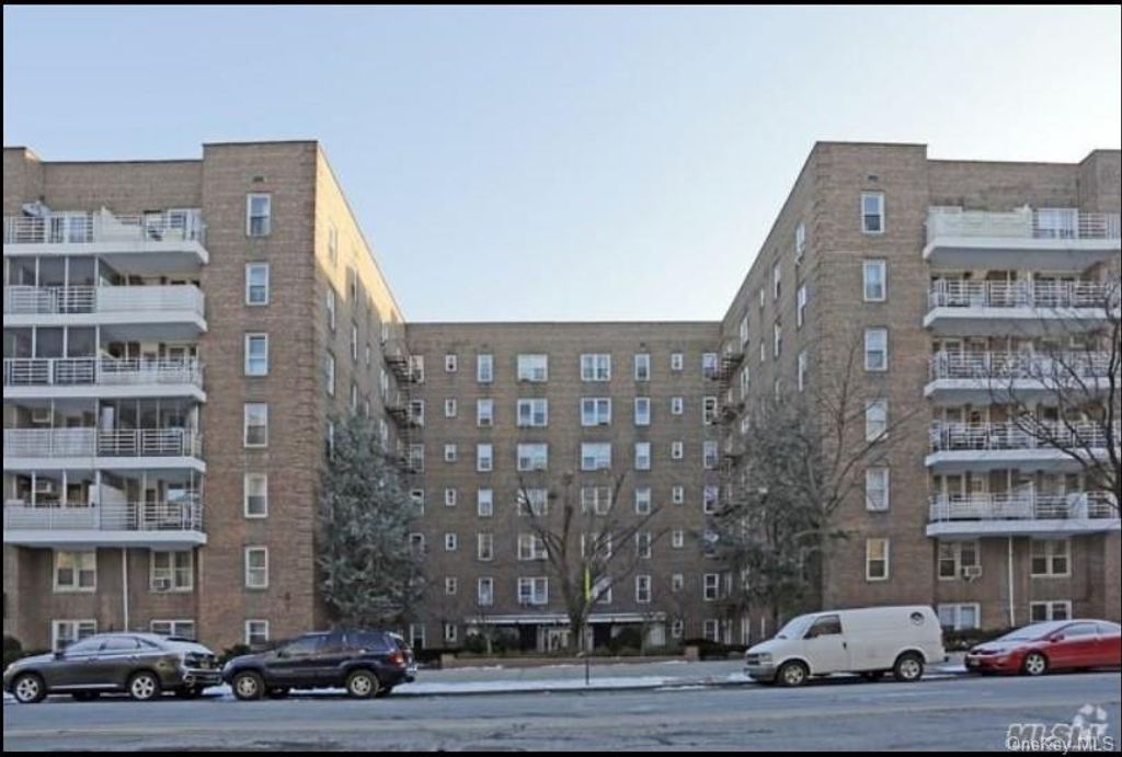 62-59 108th Street 3S, Forest Hills, NY 11375
