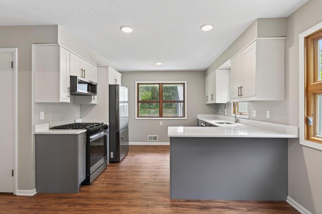 509 Indiana Avenue N, Golden Valley, MN 55422
