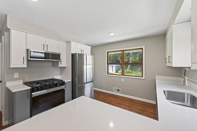 509 Indiana Avenue N, Golden Valley, MN 55422