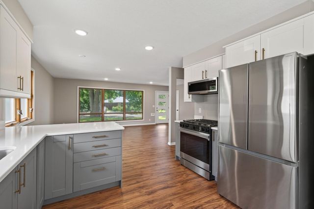 509 Indiana Avenue N, Golden Valley, MN 55422
