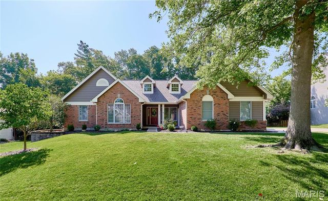 390 Portsmouth Drive, St Charles, MO 63303