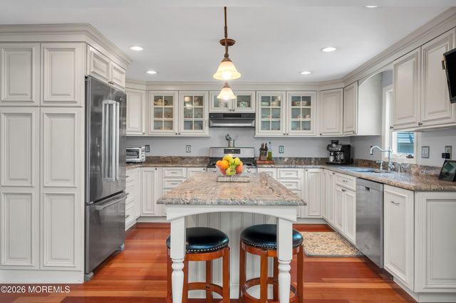 8 W Lake Road, Red Bank, NJ 07701