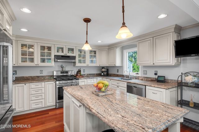 8 W Lake Road, Red Bank, NJ 07701