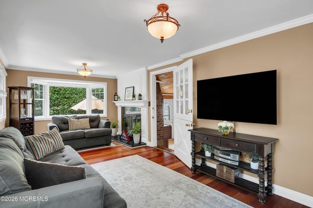 8 W Lake Road, Red Bank, NJ 07701
