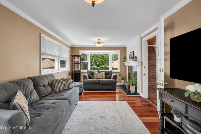 8 W Lake Road, Red Bank, NJ 07701