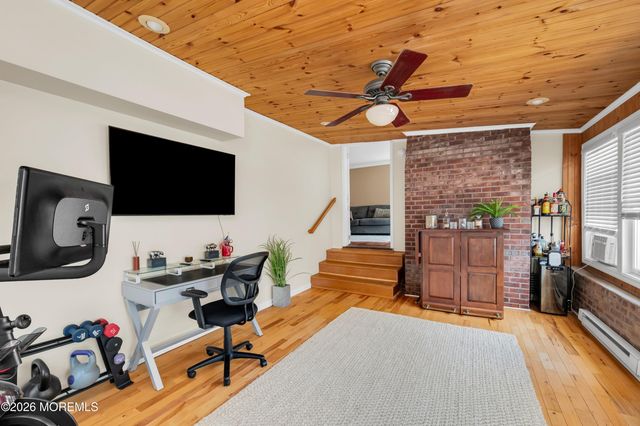 8 W Lake Road, Red Bank, NJ 07701