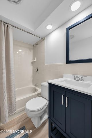 8 W Lake Road, Red Bank, NJ 07701