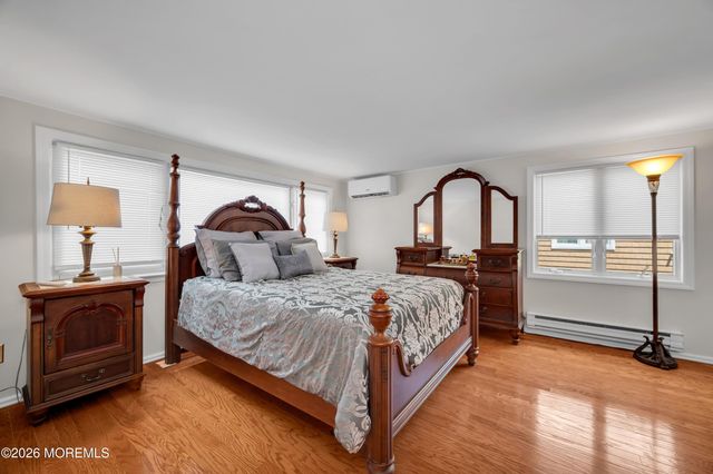8 W Lake Road, Red Bank, NJ 07701