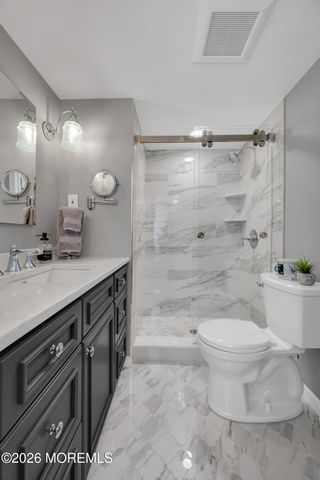 8 W Lake Road, Red Bank, NJ 07701