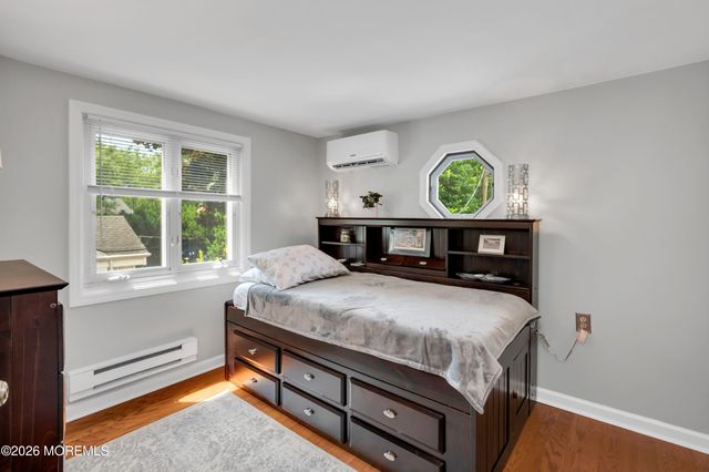 8 W Lake Road, Red Bank, NJ 07701