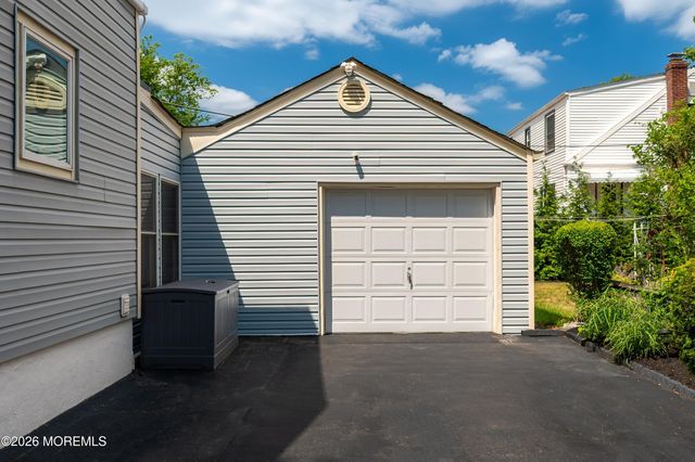 8 W Lake Road, Red Bank, NJ 07701