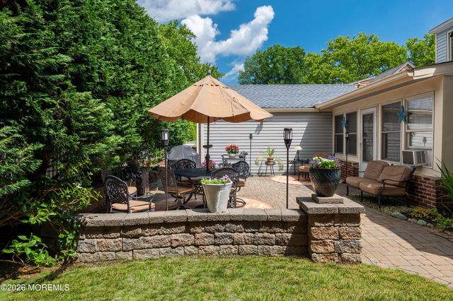 8 W Lake Road, Red Bank, NJ 07701