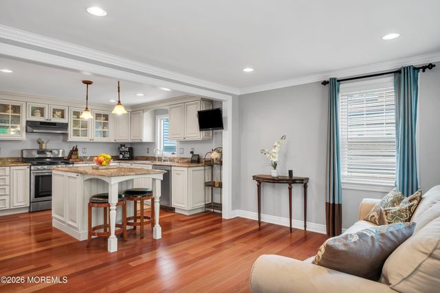 8 W Lake Road, Red Bank, NJ 07701