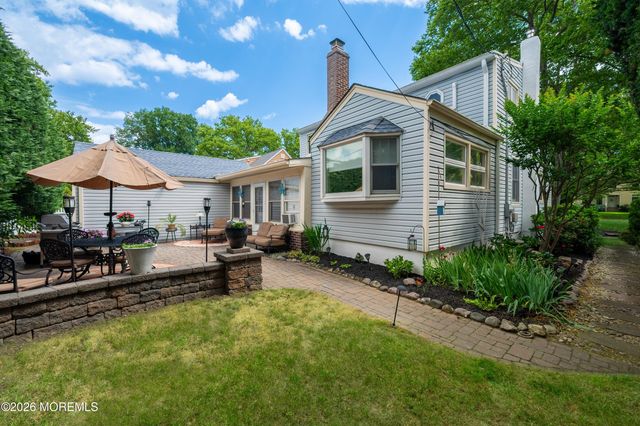 8 W Lake Road, Red Bank, NJ 07701