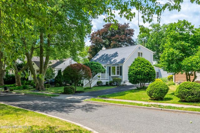 8 W Lake Road, Red Bank, NJ 07701