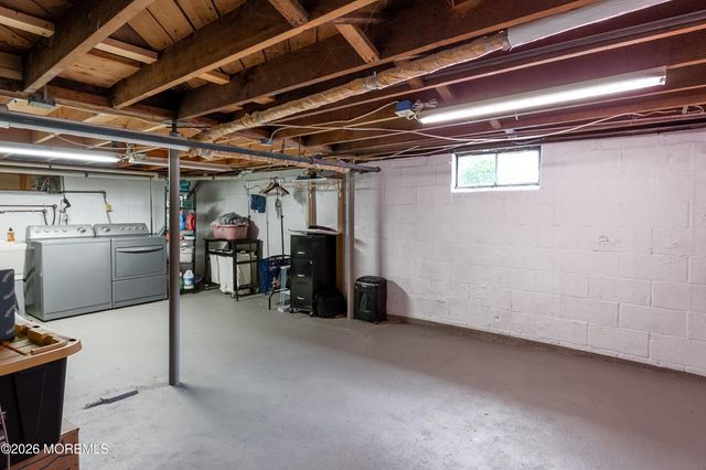 8 W Lake Road, Red Bank, NJ 07701