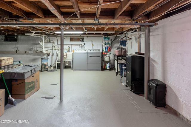 8 W Lake Road, Red Bank, NJ 07701