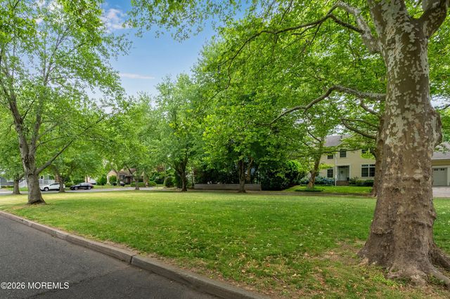 8 W Lake Road, Red Bank, NJ 07701
