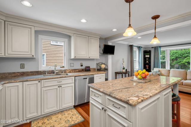 8 W Lake Road, Red Bank, NJ 07701
