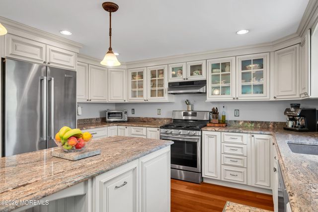 8 W Lake Road, Red Bank, NJ 07701